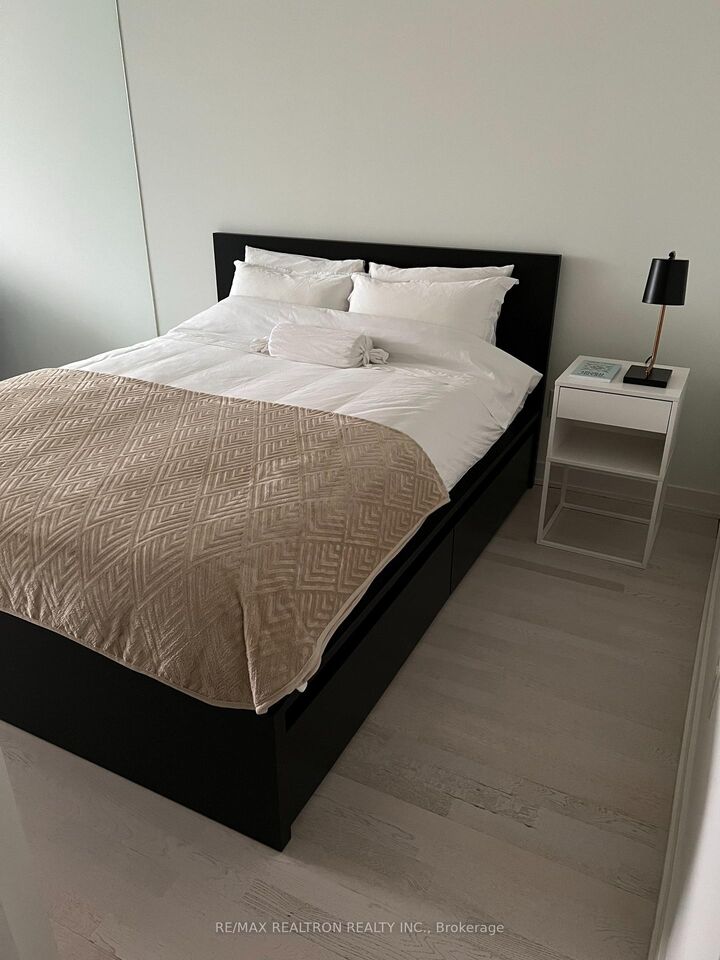 Property Photo:  629 King Street 1016  ON M5V 1M5 
