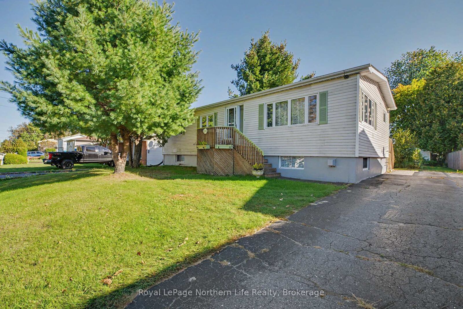 Property Photo:  196 Railway Street  ON P2B 3B2 