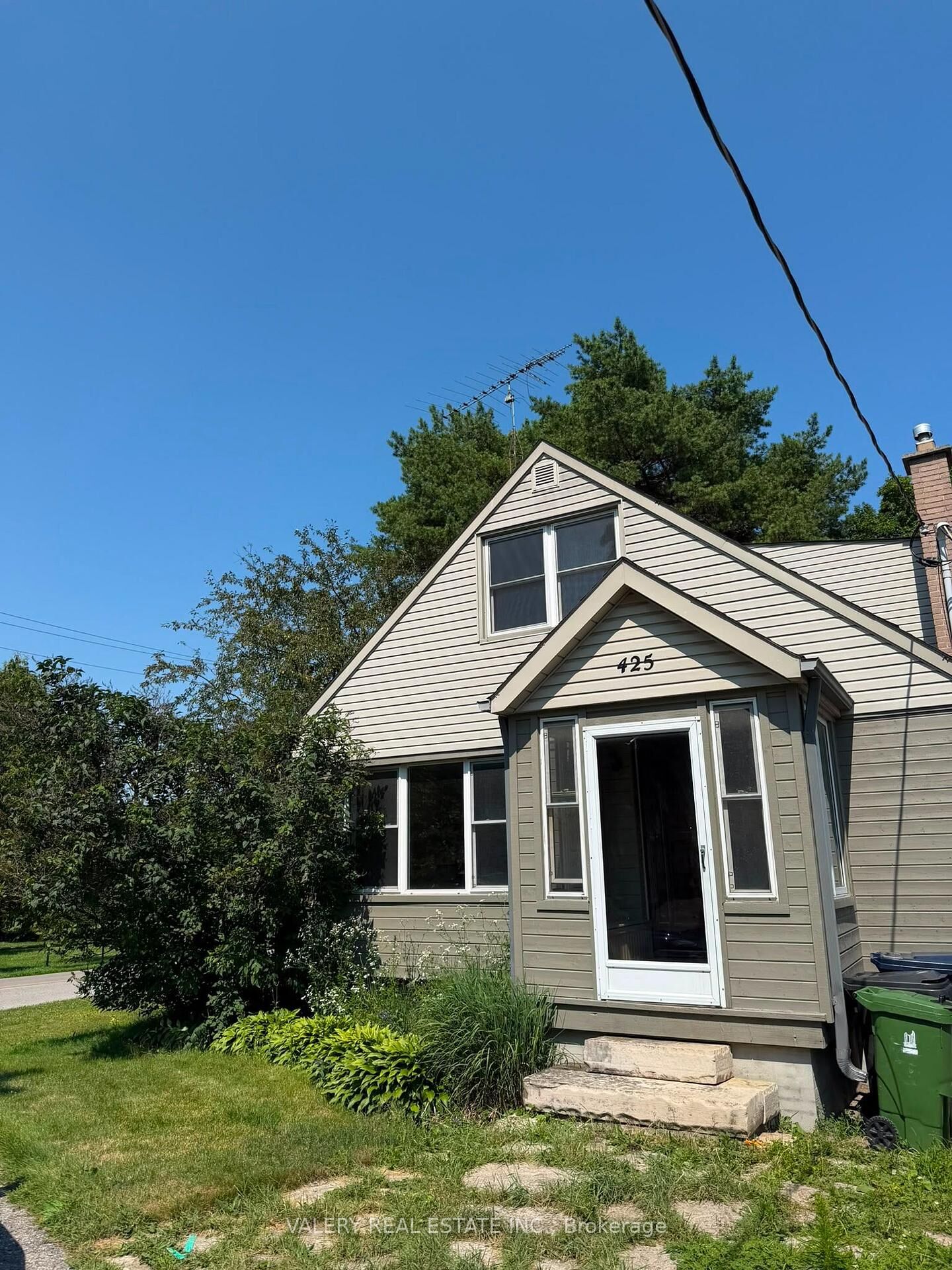 Property Photo:  425 Livingston Road N  ON M1E 1M5 