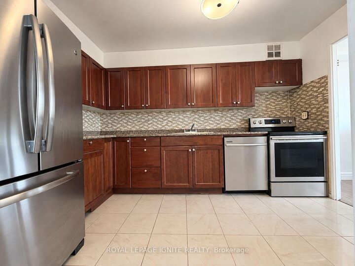 Property Photo: 120 Dundalk Drive Ph 8 ON M1P 4V9