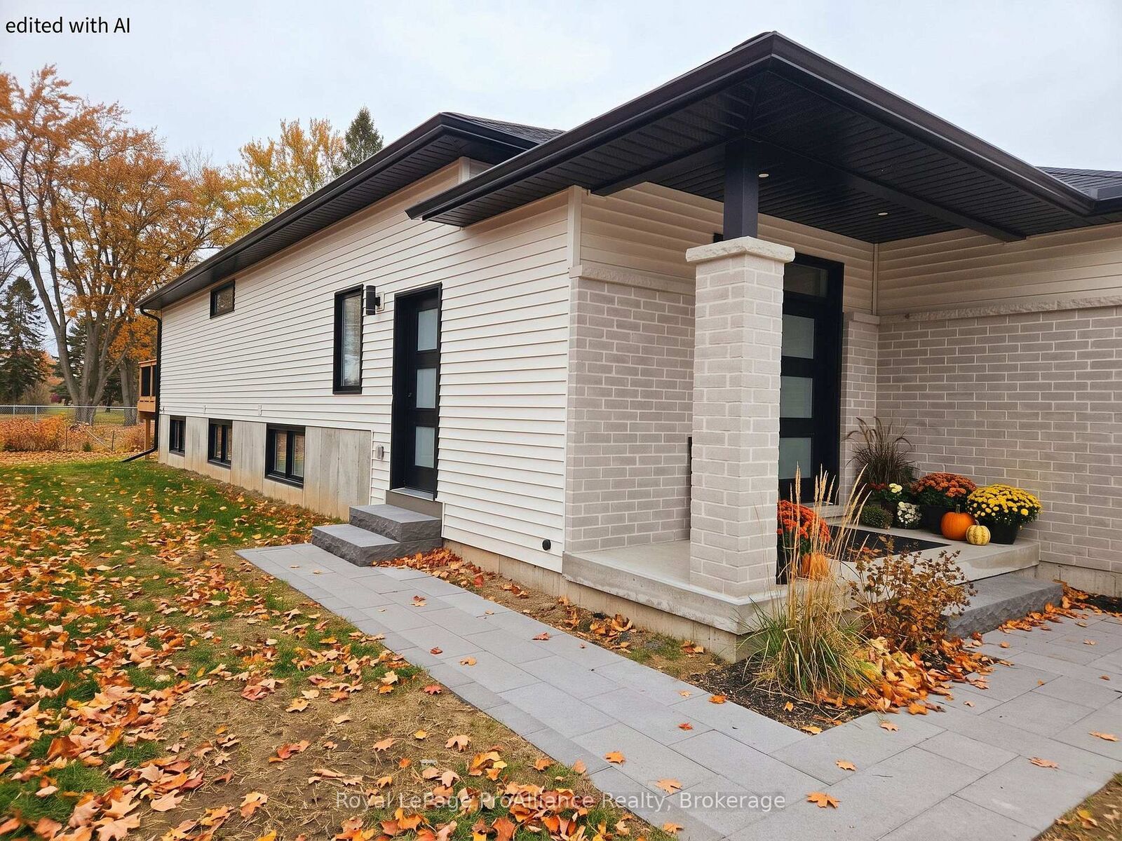 Property Photo:  8 Aldersgate Drive B  ON K8P 4G3 