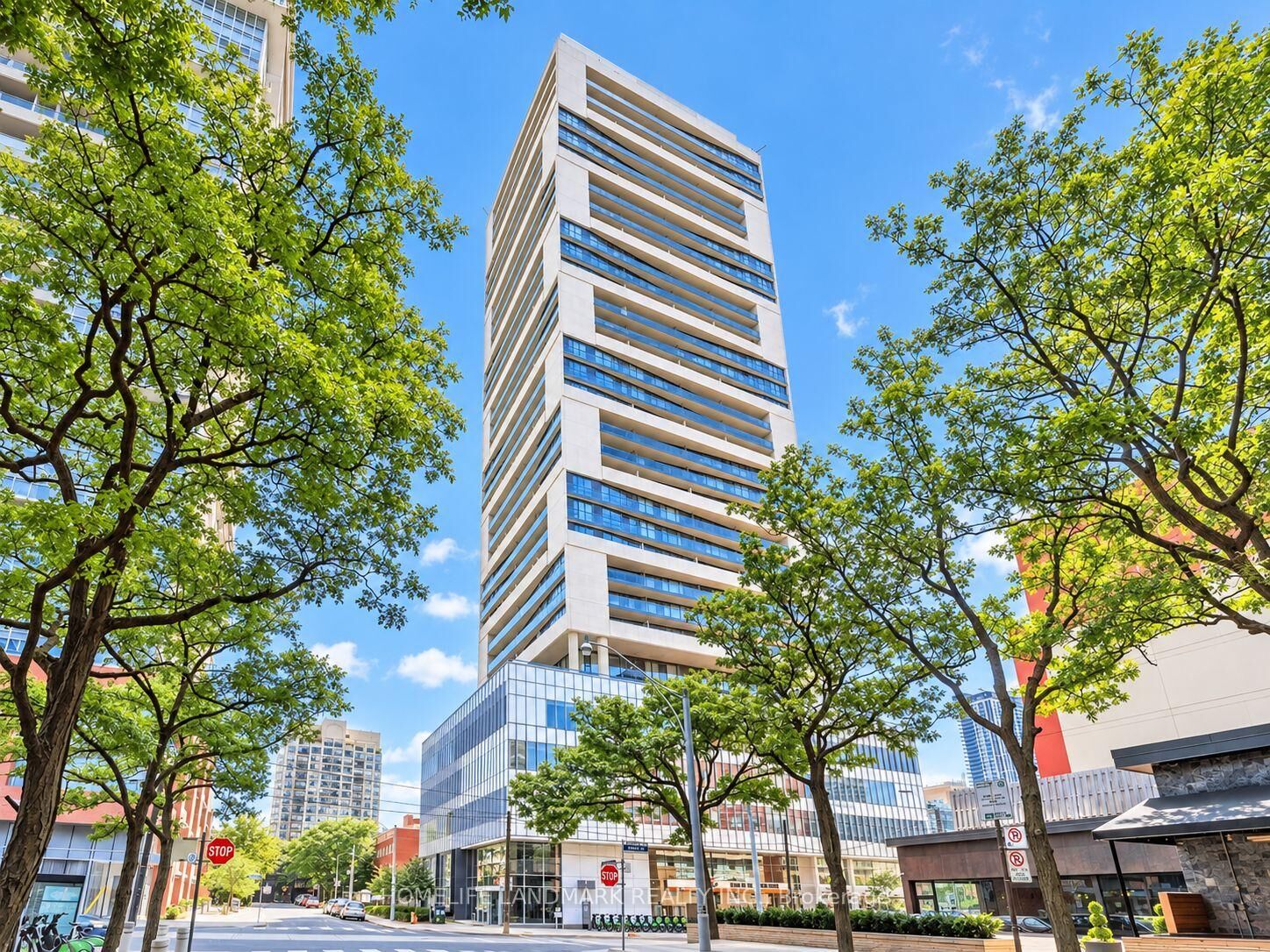 Property Photo:  89 McGill Street 2207  ON M5B 0B1 