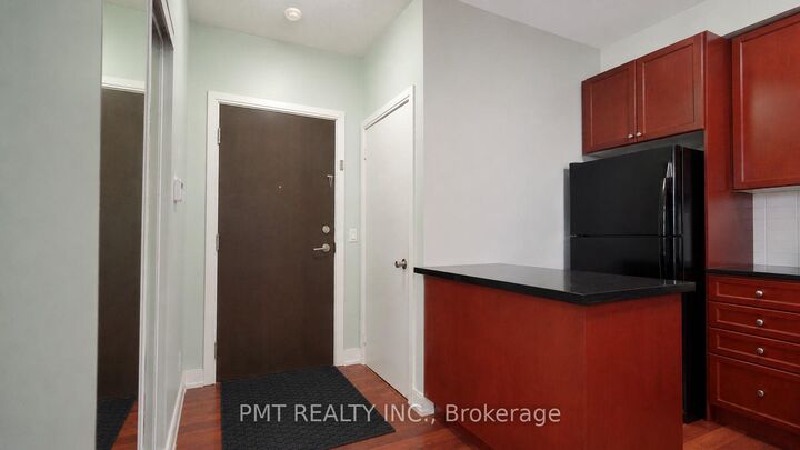 Property Photo:  125 Village Green Square 309  ON M1S 0G3 
