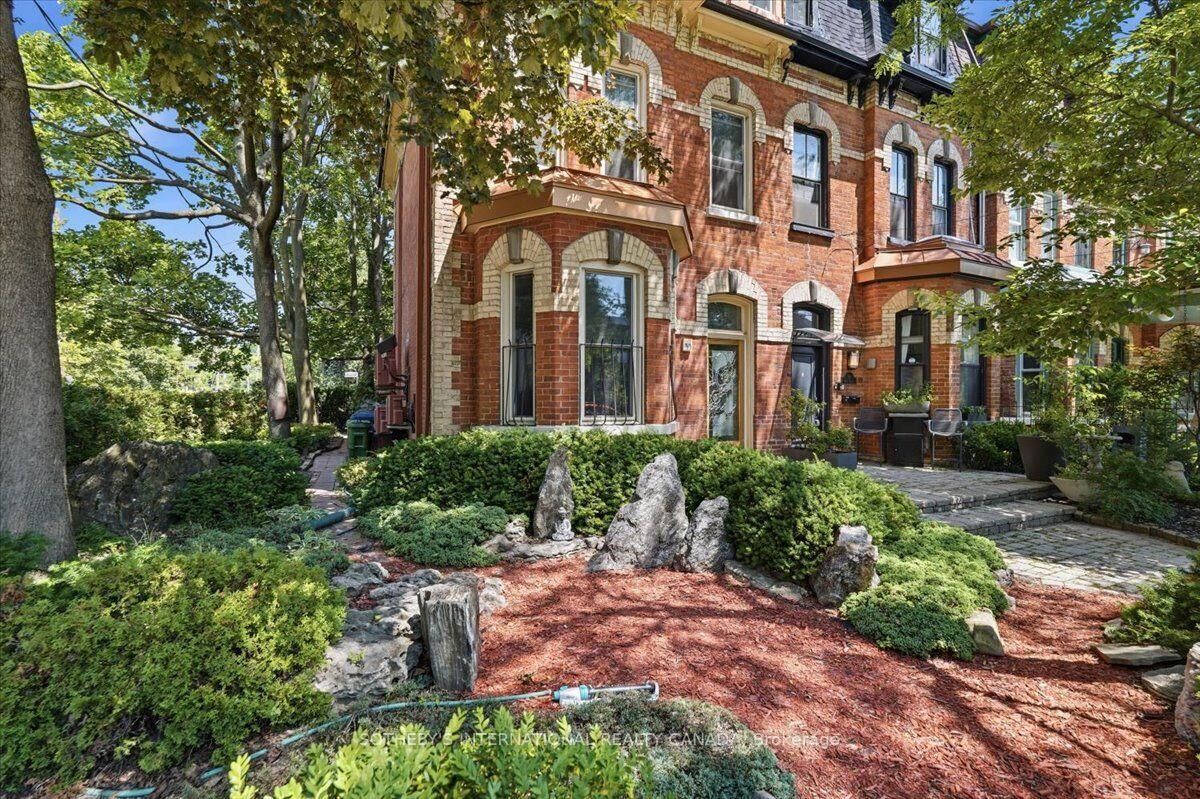 Property Photo:  33 Rose Avenue Upper Unit  ON M4X 1N7 