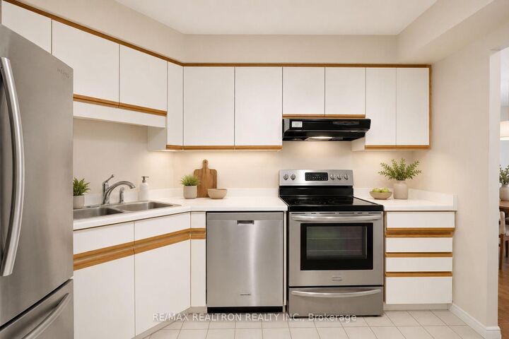 Property Photo:  695 Richmond Street 1006  ON N6A 5M8 