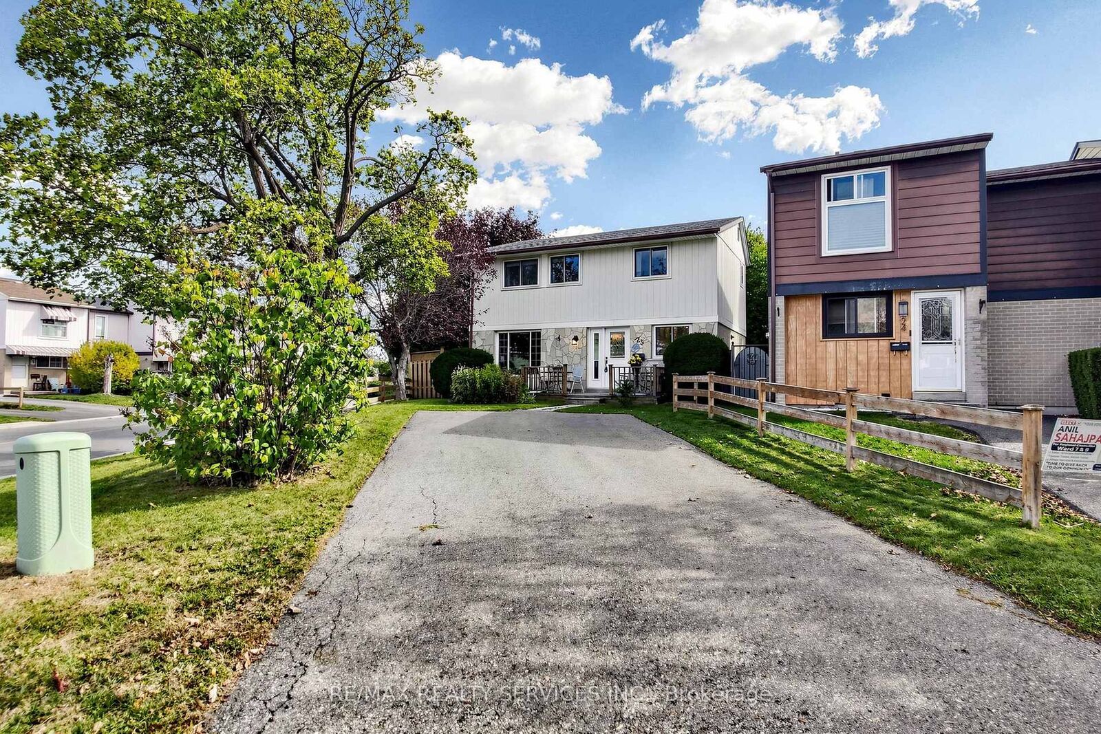 Property Photo:  25 Jennifer Square  ON L6S 2L2 