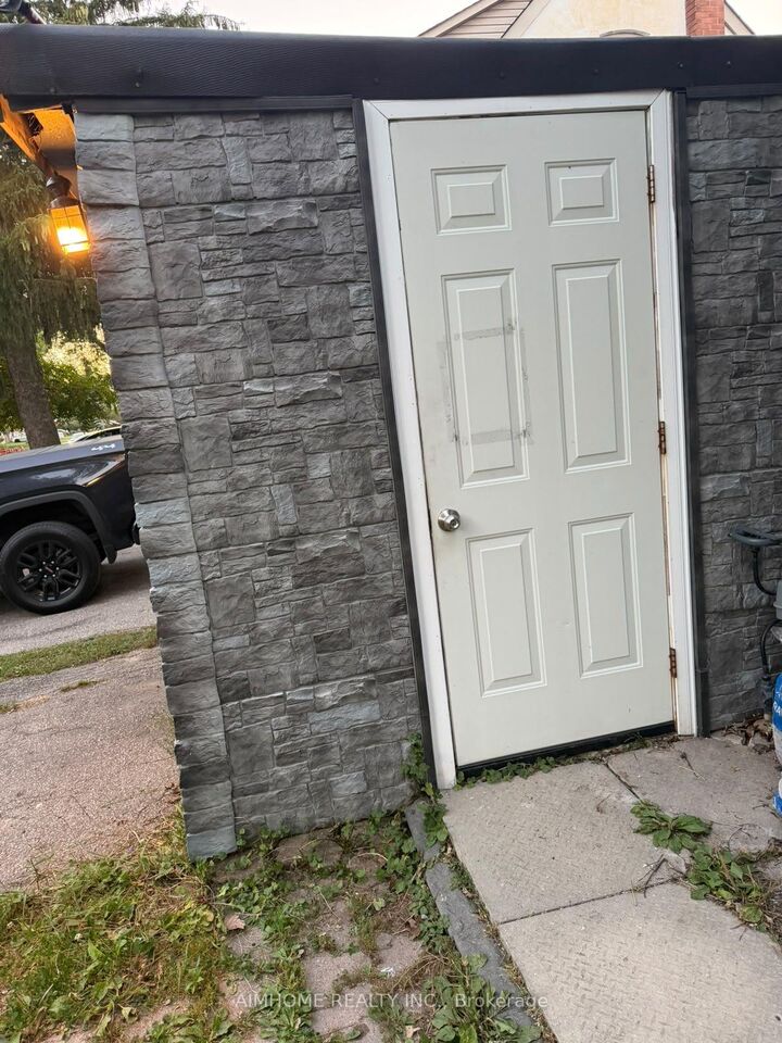 Property Photo:  26 Patricia Avenue Lower-1  ON M2M 1H8 