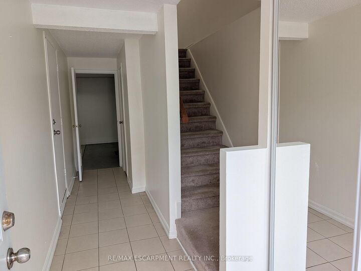 Photo de la propriété: 145 Rice Avenue 70 ON L9C 6R3