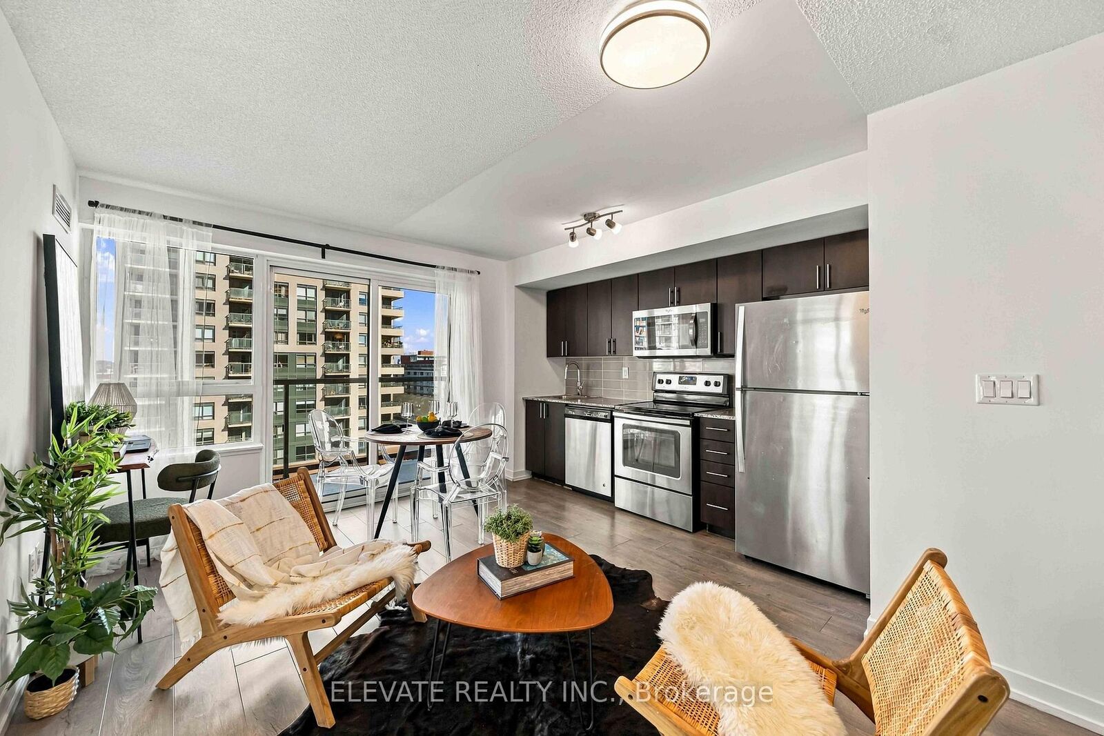 Property Photo:  1420 Dupont Street 814  ON P1B 8Z4 