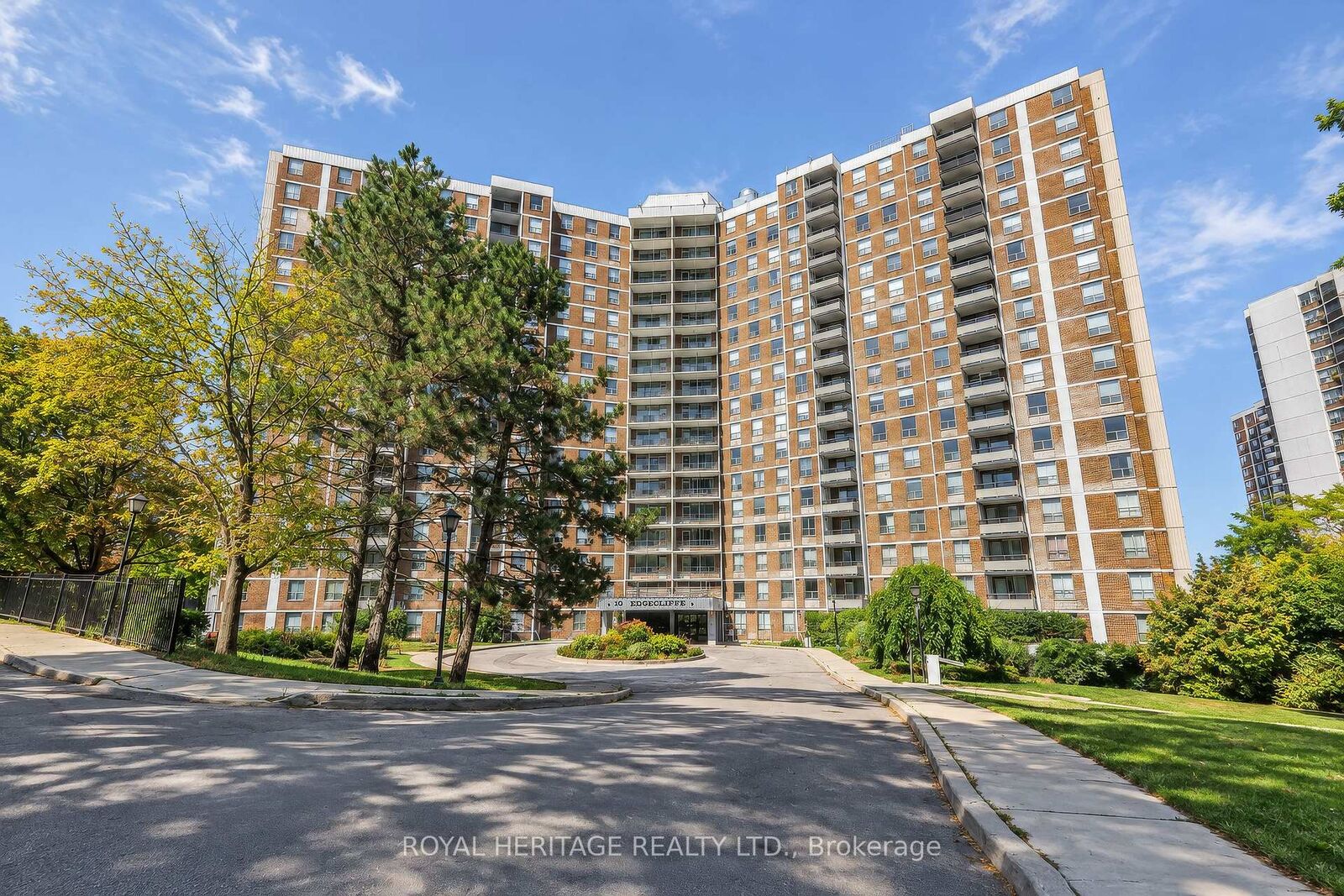 Property Photo:  10 Edgecliff Golfway 603  ON M3C 3A3 