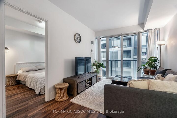 Property Photo:  560 Front Street W 807  ON M5V 1C1 