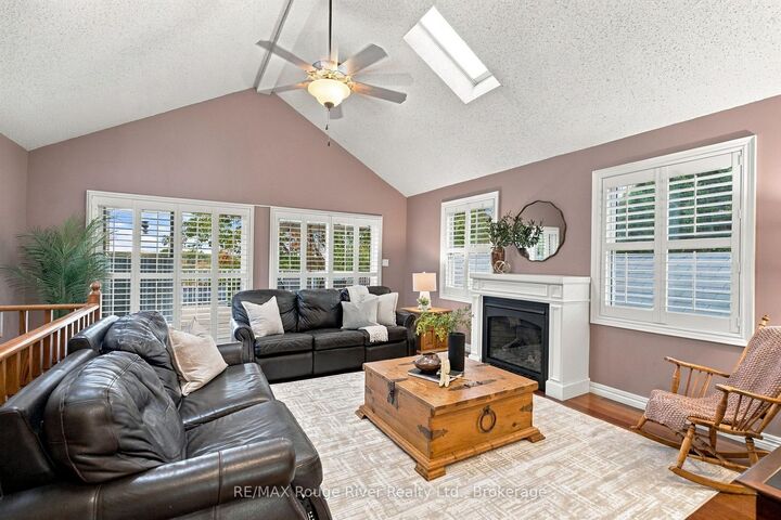 Property Photo:  709 Athol Street  ON L1N 4A1 