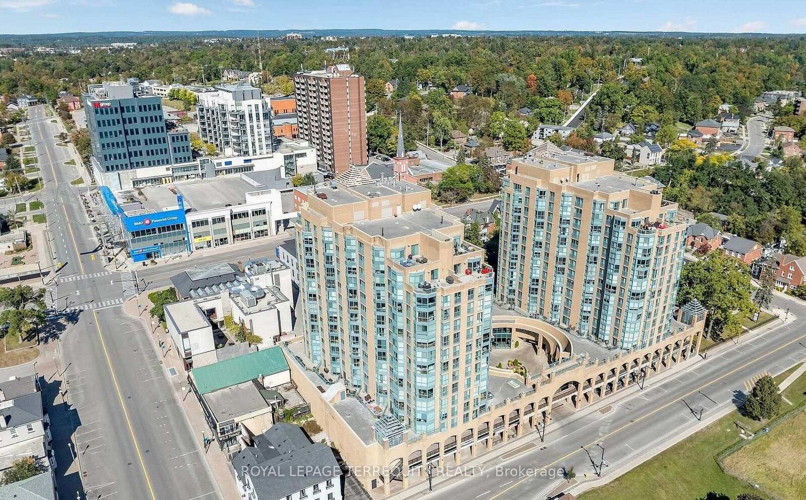 Property Photo:  140 Dunlop Street E 1005  ON L4M 6H9 
