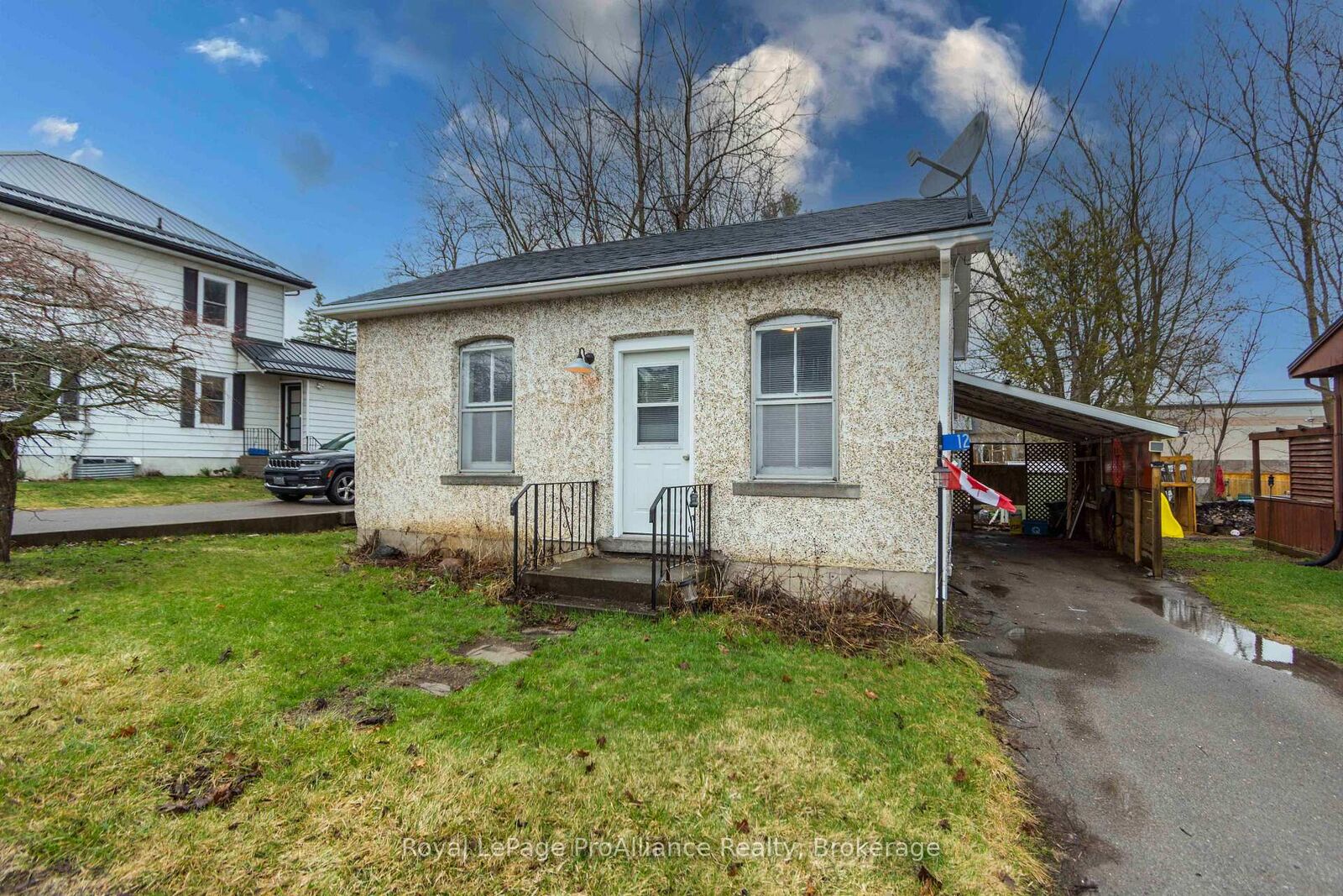 Property Photo:  12 Albert Road  ON K0K 2C0 