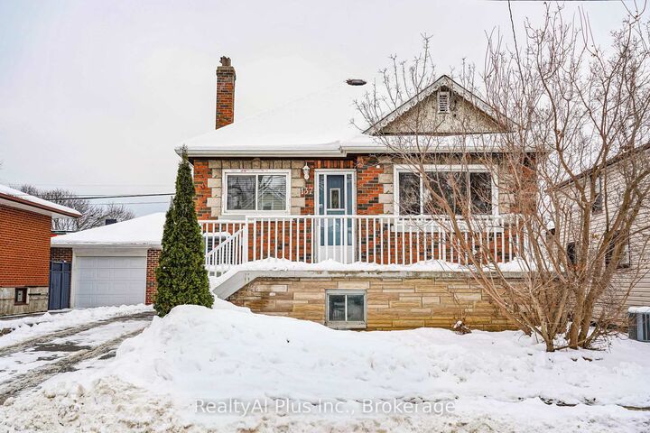 Photo de la propriété:  137 Banting Avenue  ON L1H 2M5 