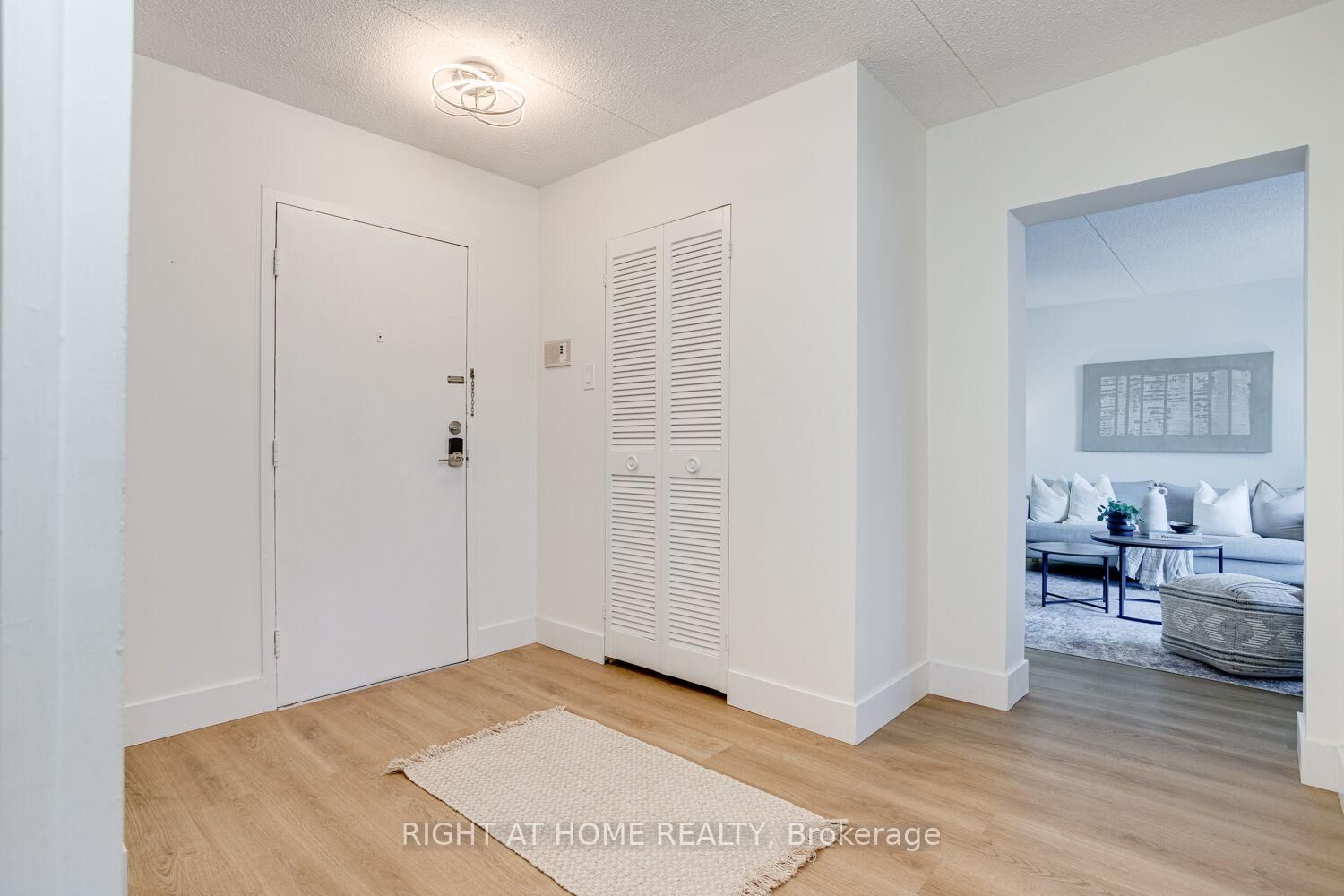 Property Photo:  580 Mary Street E 207  ON L1N 2R3 