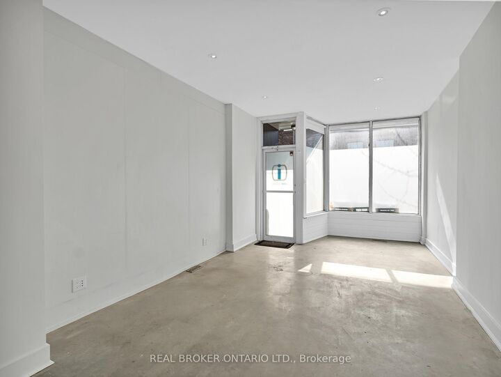 Property Photo:  1928 Gerrard Street E Main Fl  ON M4L 2C1 