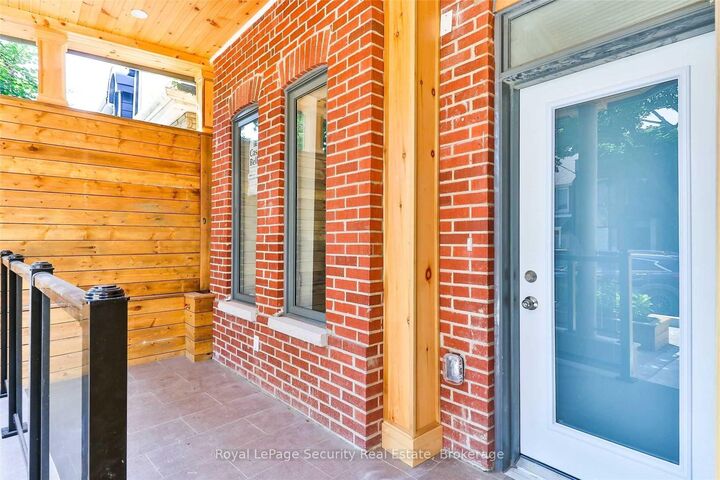 Property Photo:  136 Markham Street Main/ 2nd  ON M6J 2G5 