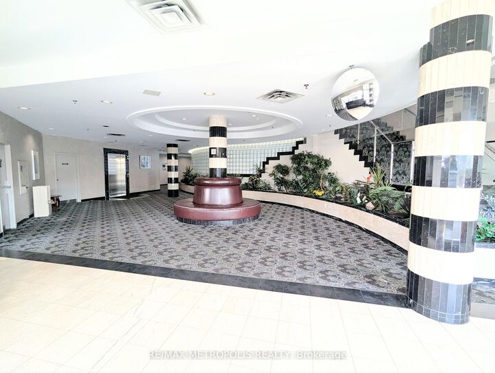 Property Photo:  2550 Lawrence Avenue E 1202  ON M1P 2R7 