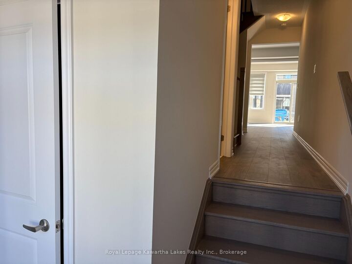 Property Photo:  28 Ingle Way  ON K9V 0T5 