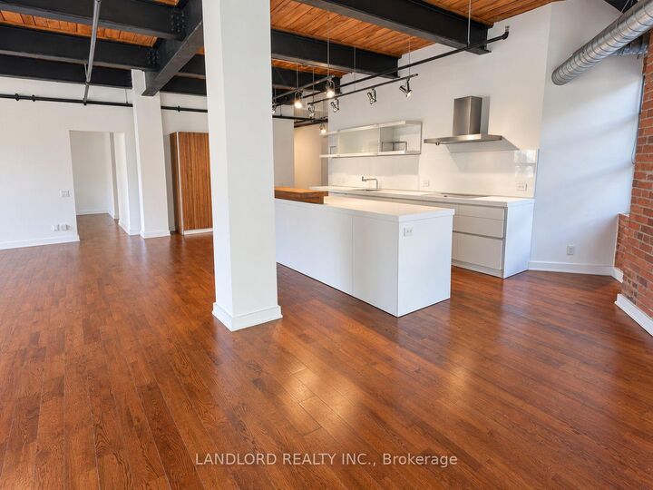 Property Photo:  
