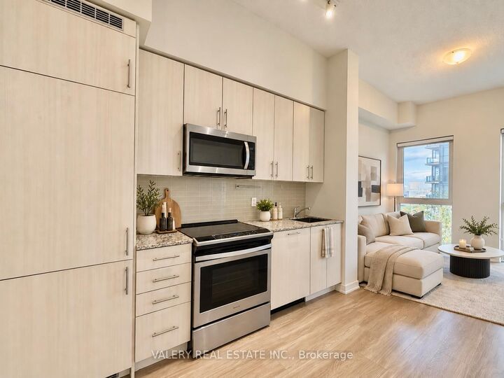 Property Photo:  4085 Parkside Village Drive 706  ON L5B 0K9 