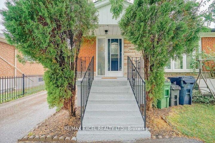 Property Photo:  22 Gander Drive Main  ON M1G 2W1 