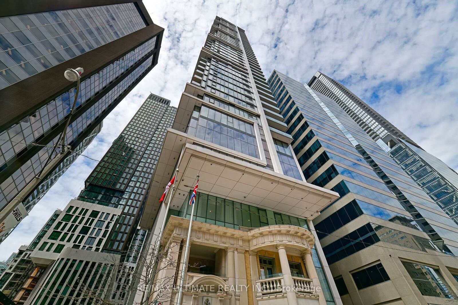 Property Photo: 426 University Avenue 2105 ON M5G 1S9