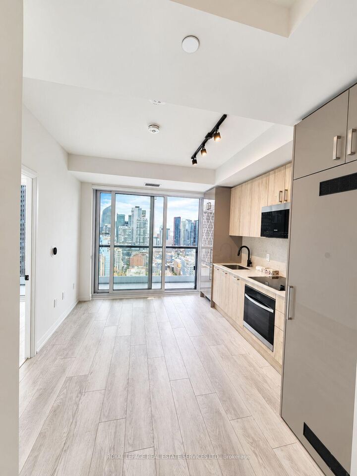 Property Photo:  280 Dundas Street SW 2906  ON M5T 1G2 