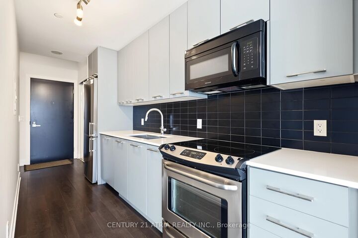 Property Photo: 9471 Yonge Street 528 ON L4C 0Z5