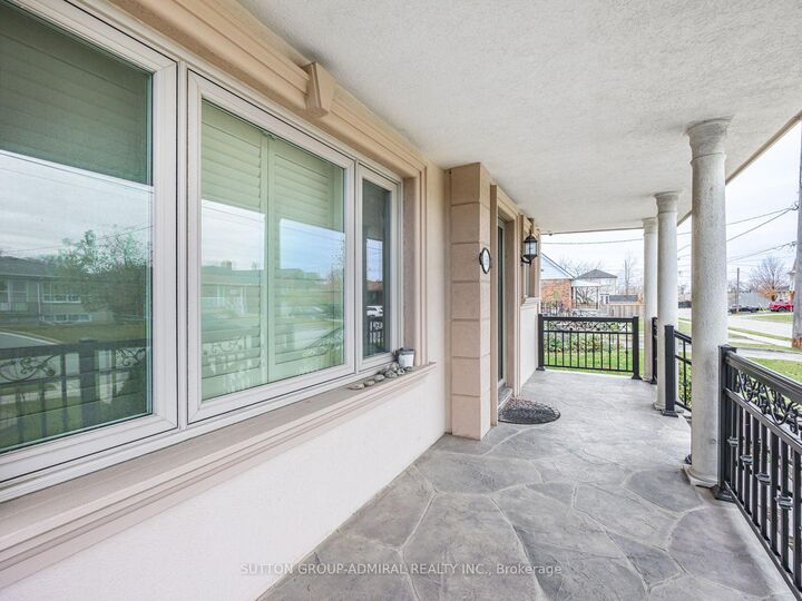 Property Photo:  159 Spalding Road  ON M3K 1K3 