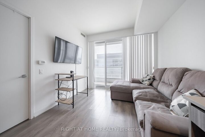Property Photo:  5 Buttermill Avenue 1005  ON L4K 0J5 