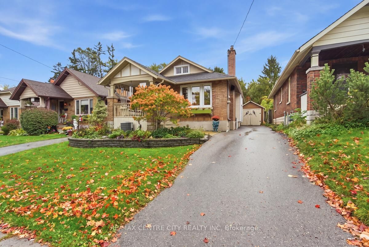 Property Photo:  649 Emery Street E  ON N6C 2G3 
