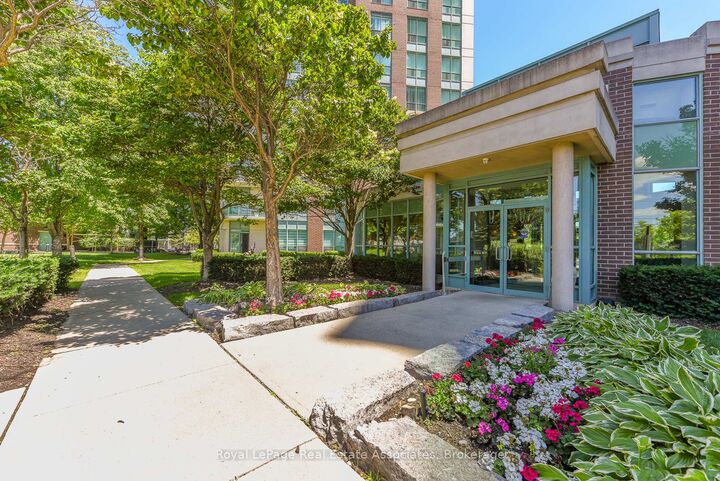 Photo de la propriété:  4879 Kimbermount Avenue 710  ON L5M 7R8 