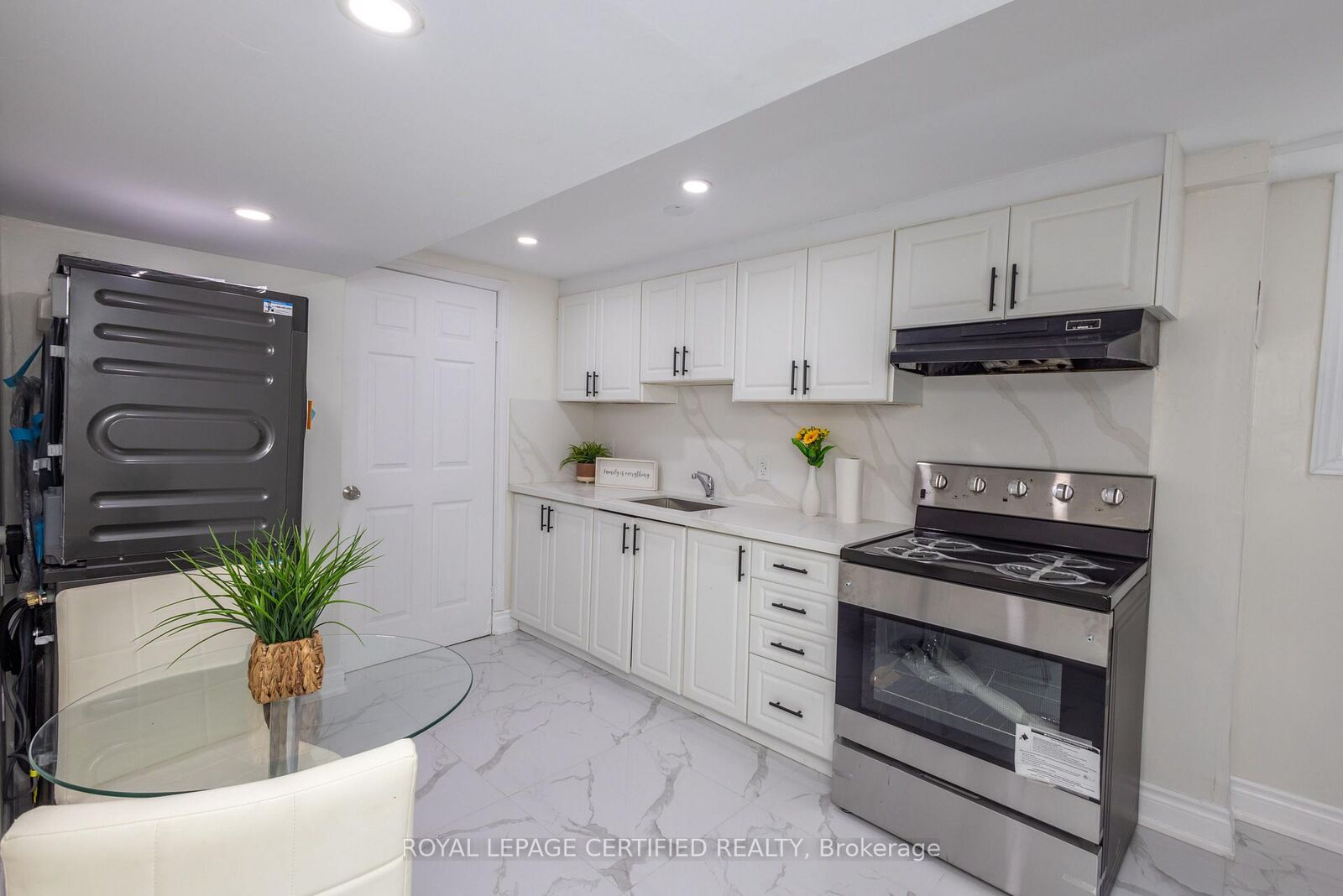 Property Photo:  111 Limeridge Road W Bsmt  ON L9C 2V3 