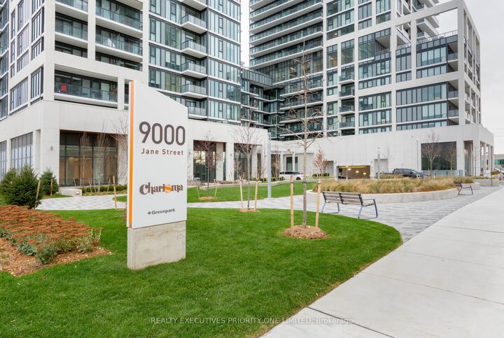 Property Photo:  9000 Jane Street 923  ON L4K 0M6 