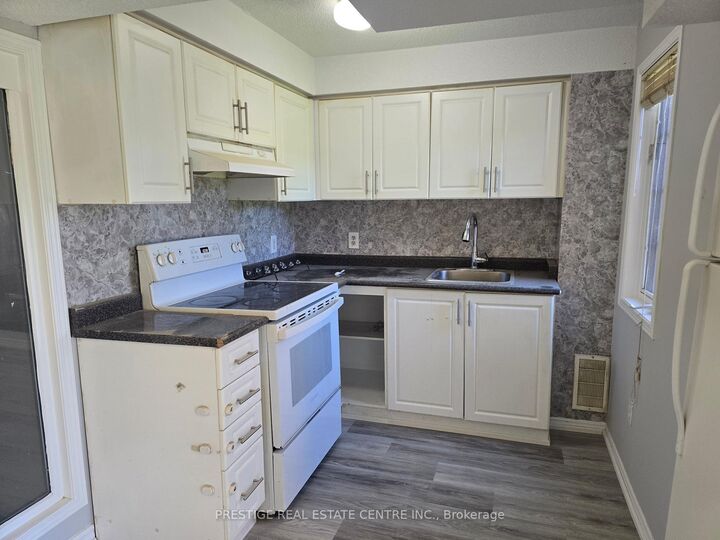 Property Photo:  3224 Angel Pass Drive  ON L5M 7J6 