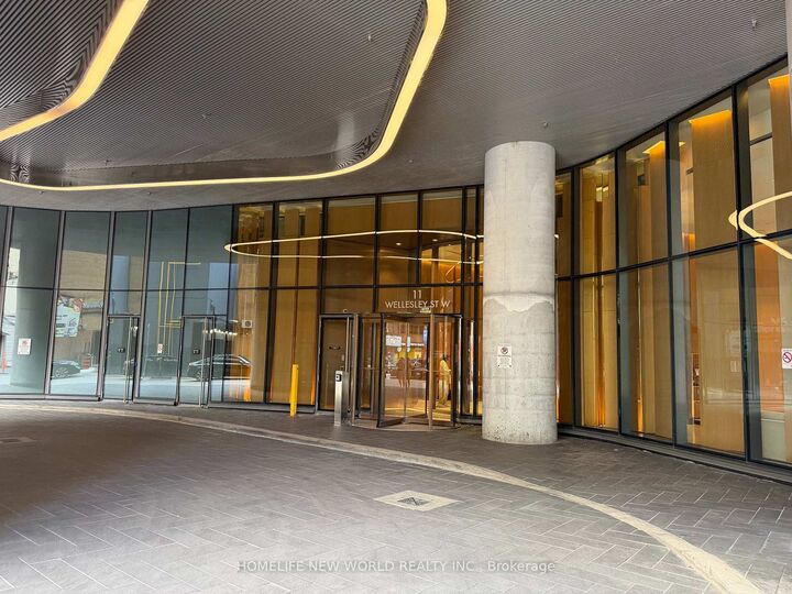 Property Photo:  11 Wellesley Street W 3209  ON M4Y 0G4 