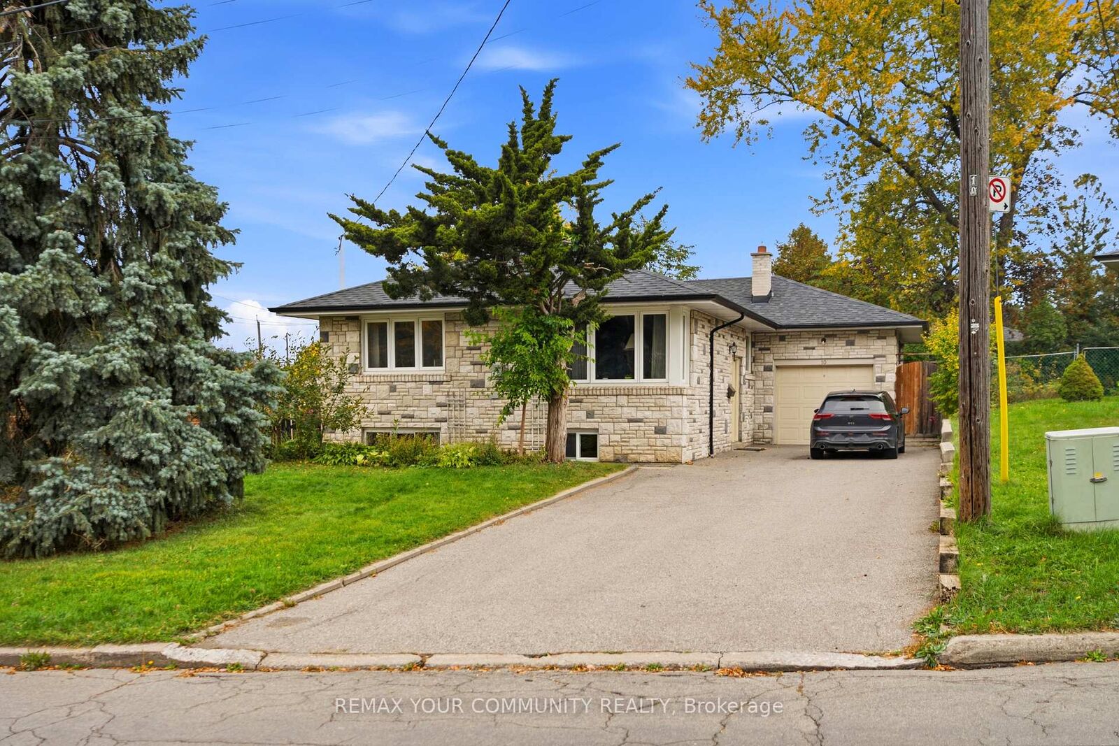 Property Photo:  10 Tinder Crescent Lower 1  ON M4A 1L3 