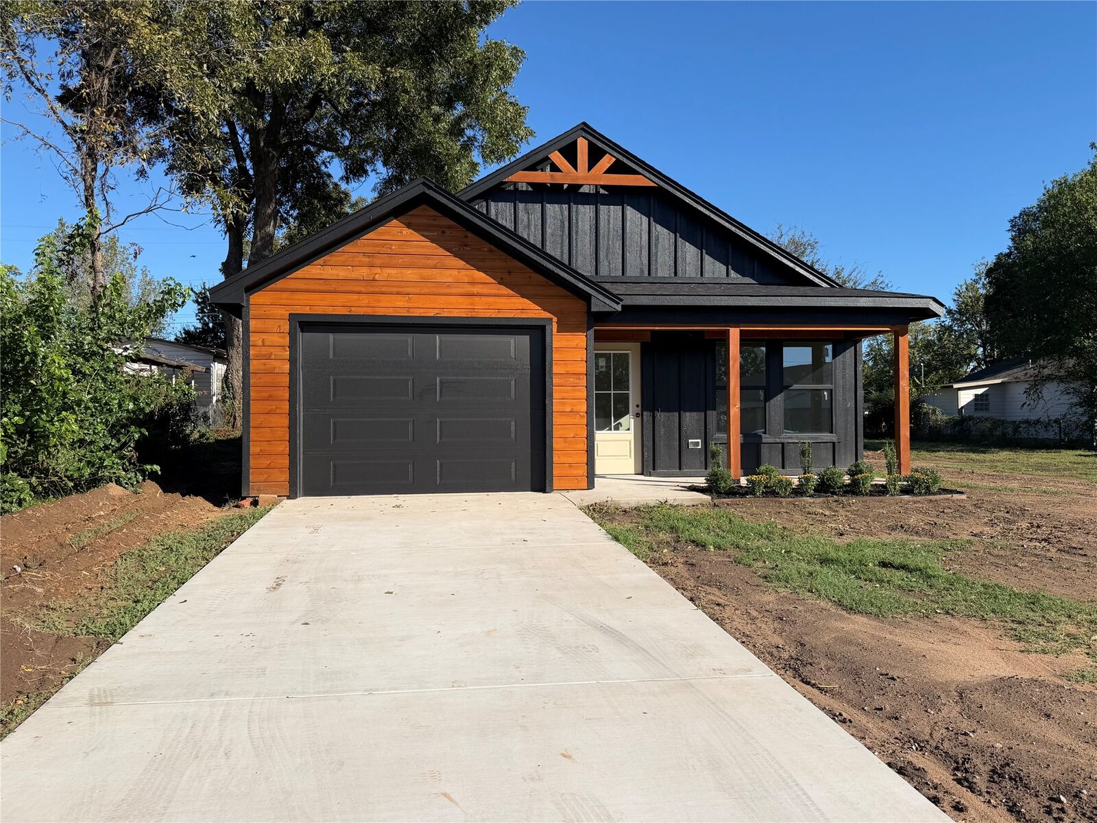 Property Photo: 1136 E 5th Street OK 74023