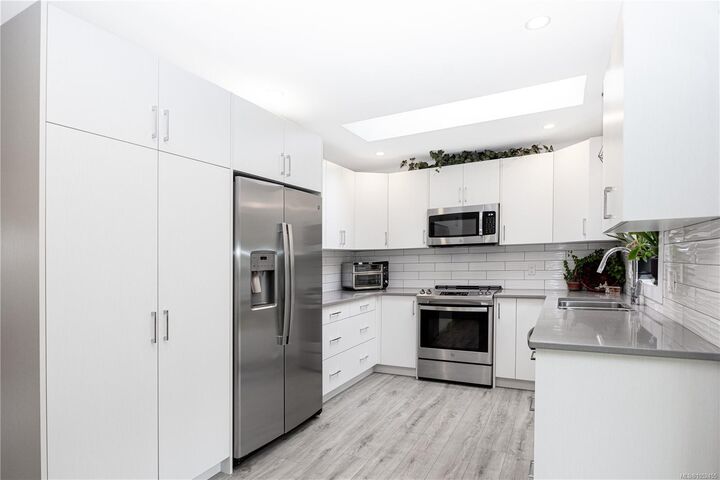 Property Photo: 32 Oregon Rd BC V9W 5T1