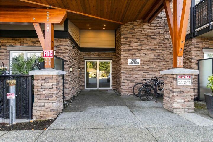 Photo de la propriété:  286 Wilfert Rd #204  BC V9C 1A3 