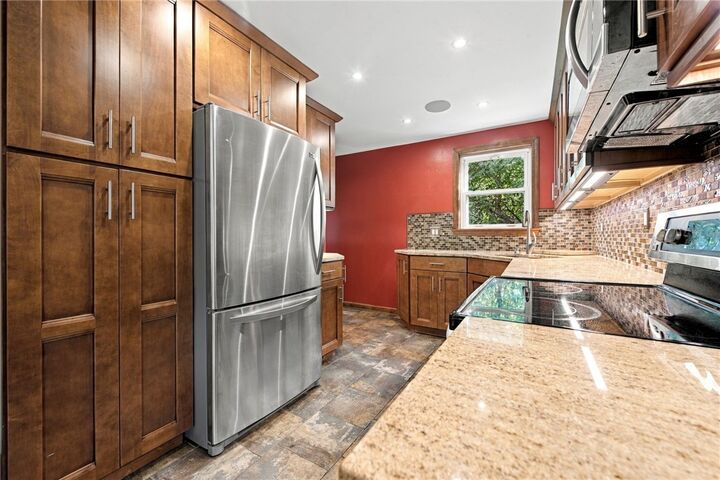 Property Photo:  8058 Manville Dr  PA 15237 
