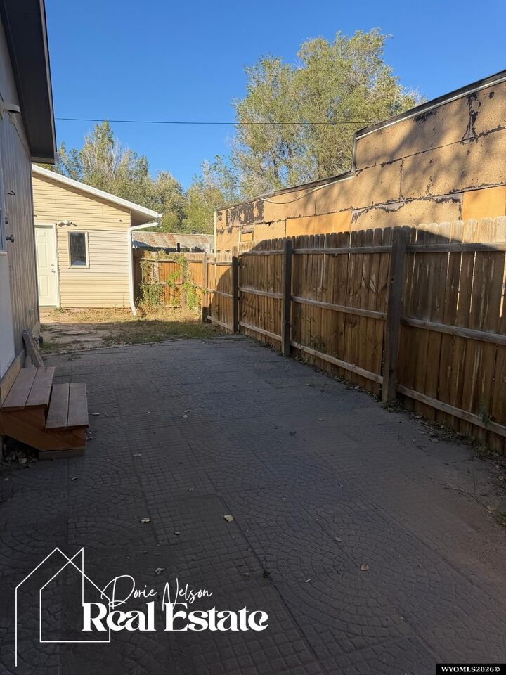 Property Photo: 502 E L Street WY 82601