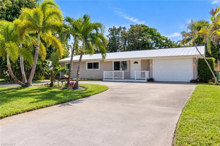 Property Photo:  1270 Wisconsin Dr  FL 34103 
