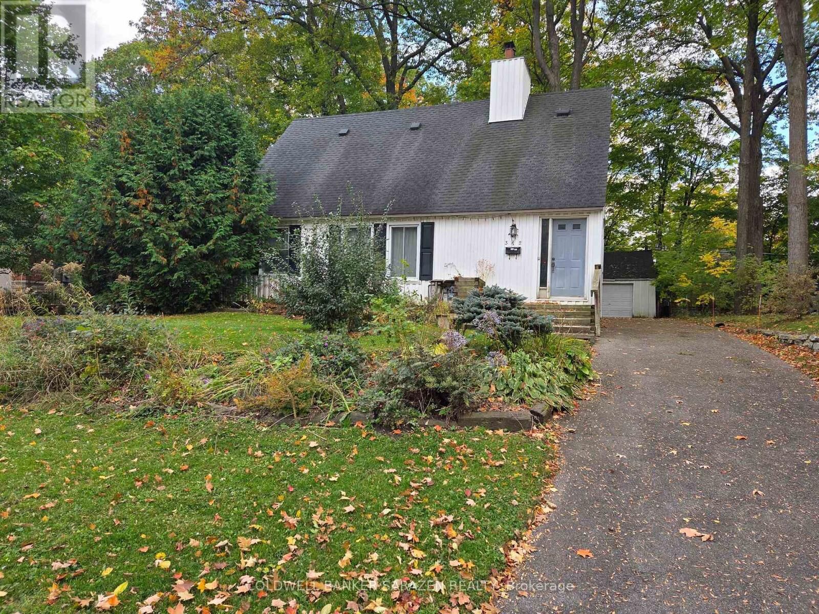 Property Photo: 312 Cunningham Avenue East ON K1H 6B4