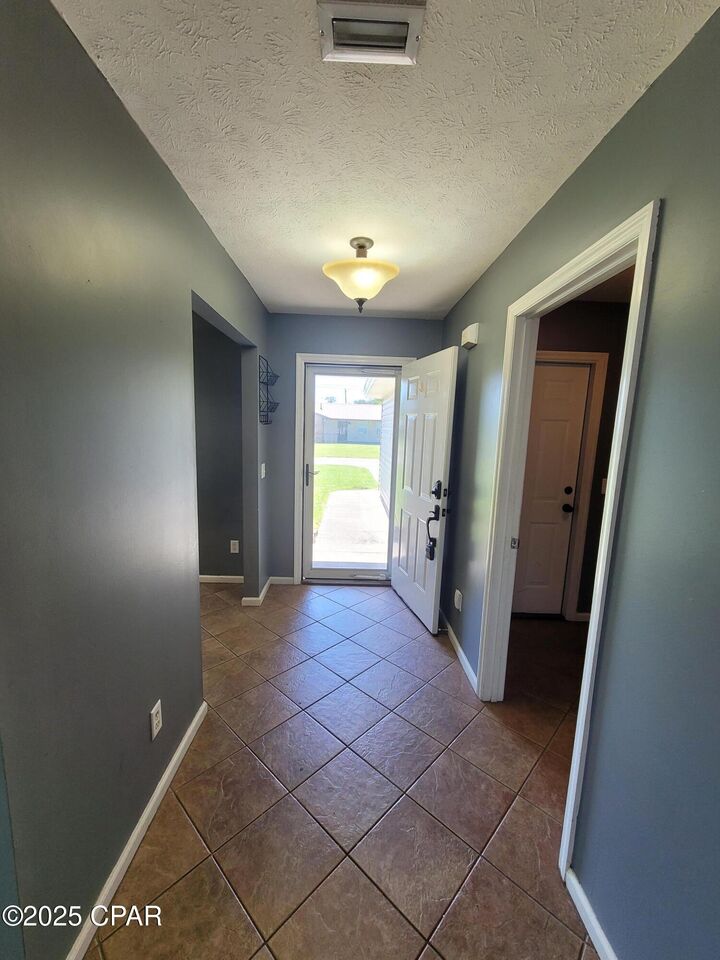Property Photo: 276 Orinda Street FL 32404