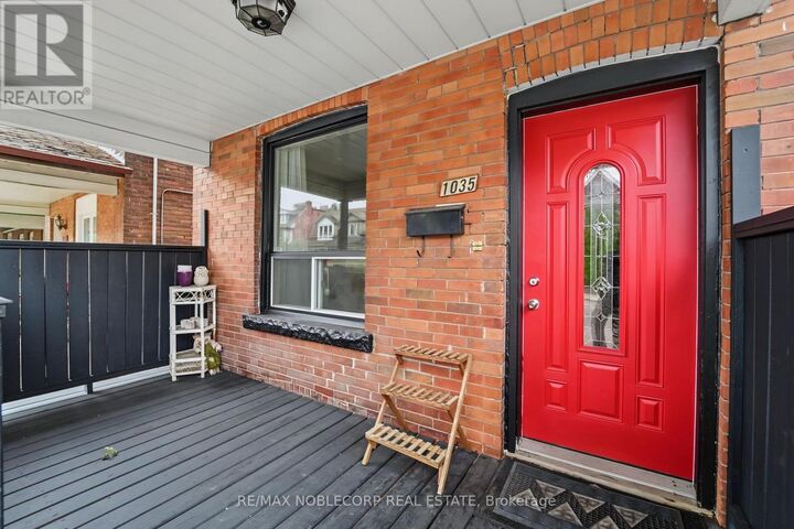 Property Photo:  1035 Dovercourt Road  ON M6H 2X7 