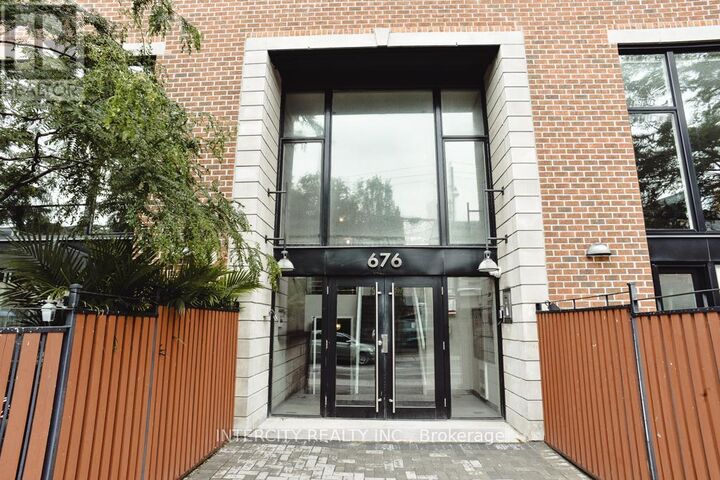 Property Photo:  676 Richmond Street West 208  ON M6J 1C3 
