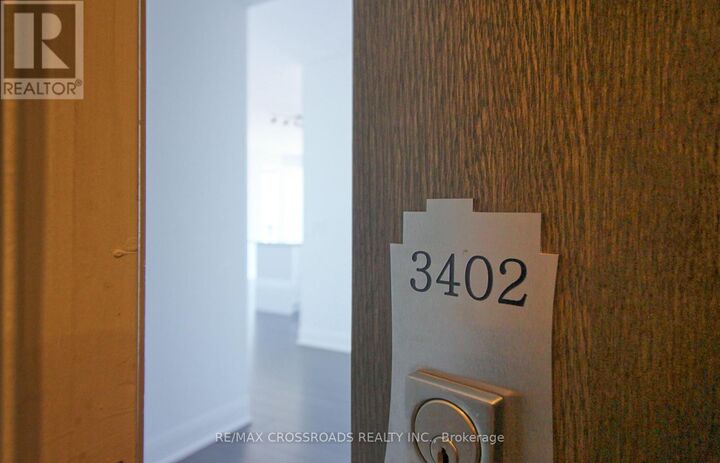 Property Photo:  2900 Highway 7 3402  ON L4K 0G3 